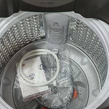 Lave-linge Maxwell 10,5 kg Top Load - intérieur du tambour et accessoires